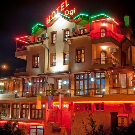 Family Hotel Ogi Asenovgrad Extérieur photo