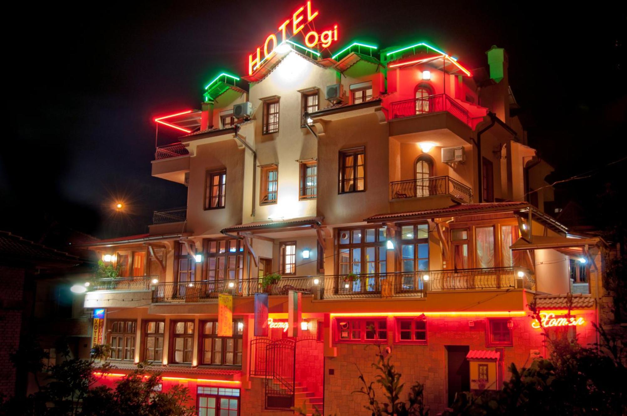 Family Hotel Ogi Asenovgrad Extérieur photo