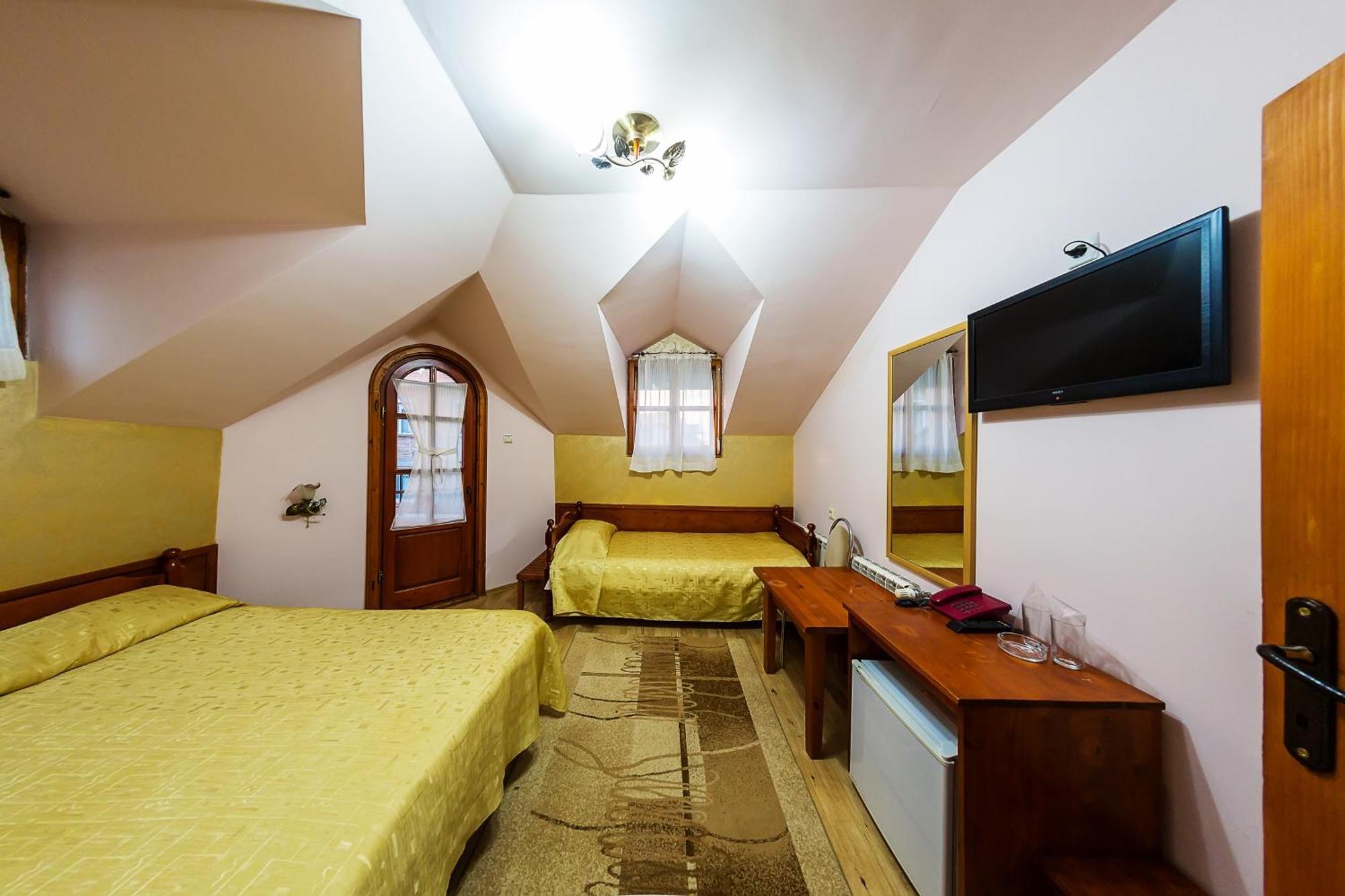 Family Hotel Ogi Asenovgrad Extérieur photo