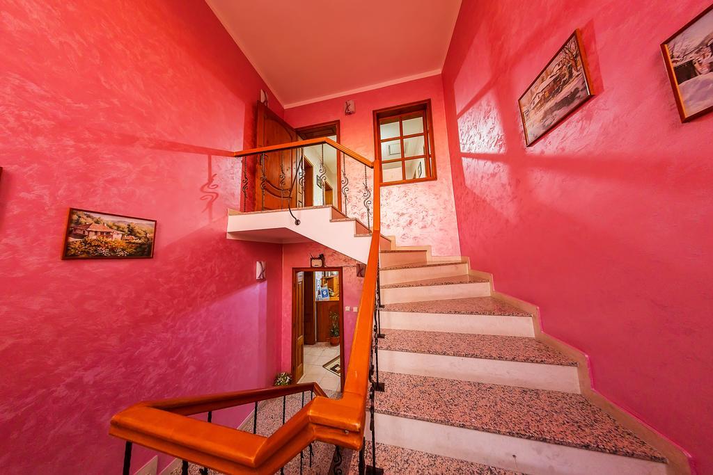 Family Hotel Ogi Asenovgrad Extérieur photo
