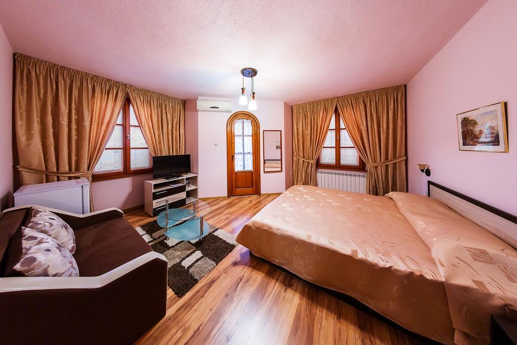 Family Hotel Ogi Asenovgrad Extérieur photo