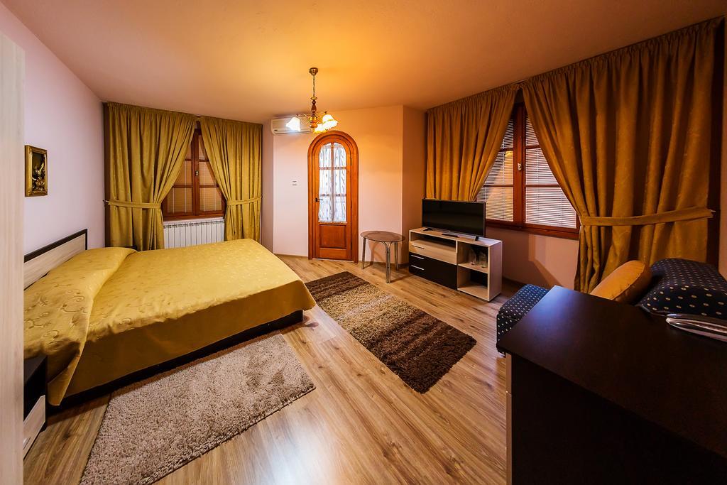 Family Hotel Ogi Asenovgrad Extérieur photo